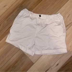 M Chubbies 5.5” khaki shorts